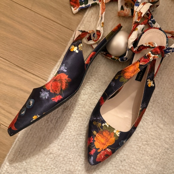 Brand New Mother of Pearl kitten hills - Picture 2 of 2